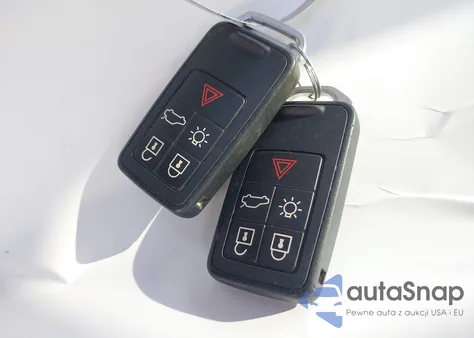 2015 Volvo Xc60 T5 Premier z USA, uszkodzony, nr VIN YV440MDK3F2740379